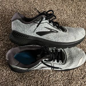 Men’s Brooks Adrenaline shoes - size 10